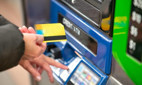 e-ΕΦΚΑ και ΔΥΠΑ: Ποιοι πάνε από αύριο στα ΑΤΜ