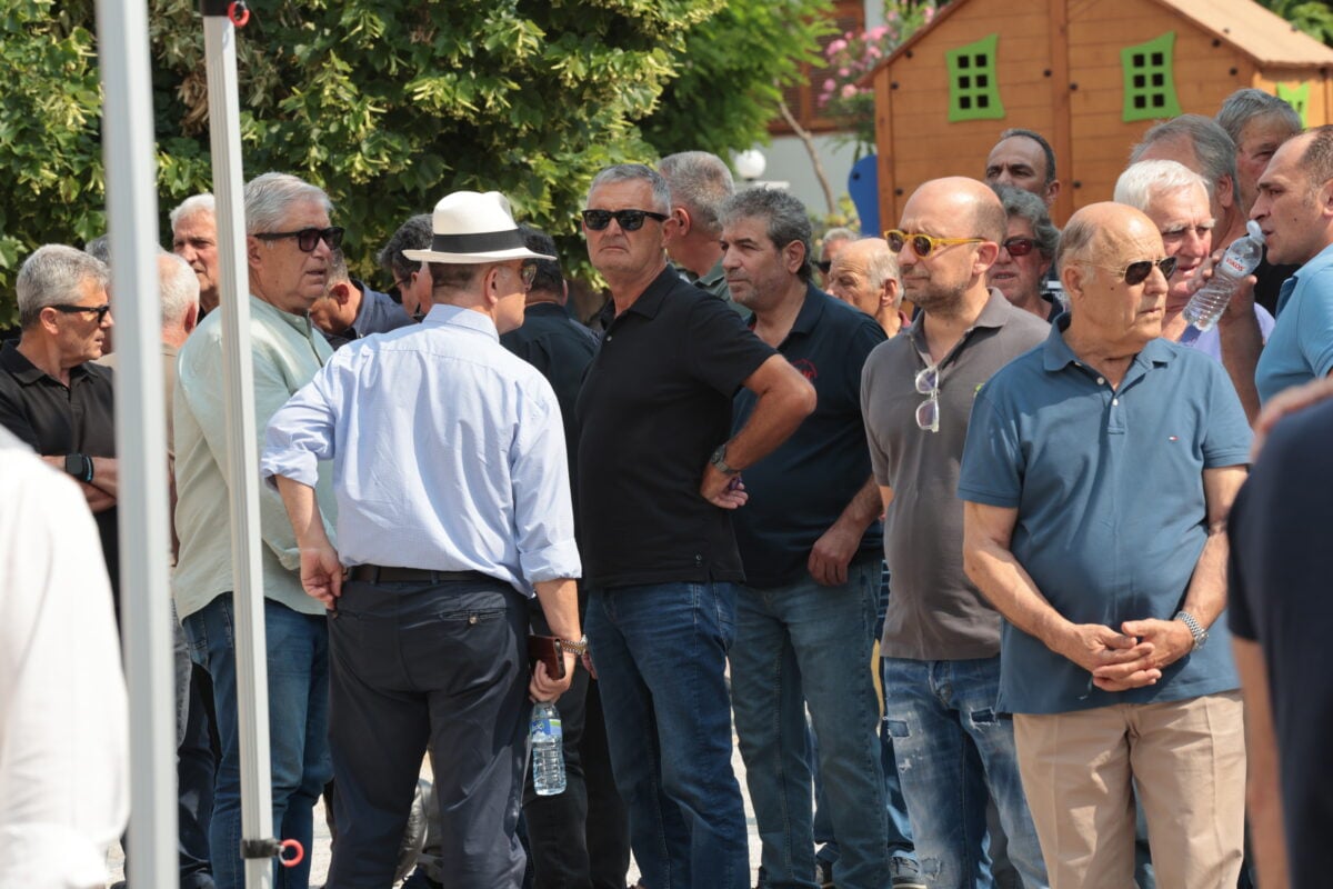 Τάκης Γκώνιας: Το τελευταίο αντίο στον ποδοσφαιριστή – Στεφάνι από Βαγγέλη Μαρινάκη και ΠΑΕ Ολυμπιακός