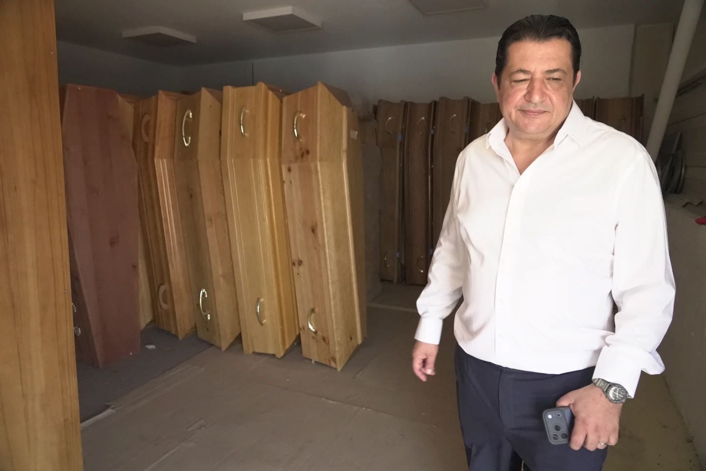 Καύσωνας στη Γαλλία: Ασφυκτιούν τα νεκροτομεία του Παρισιού, σε απόγνωση τα γραφεία τελετών – «Είμαστε γεμάτοι»