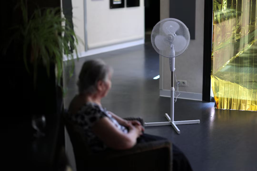 Γαλλία: Ο καύσωνας και η χρήση κλιματιστικών διχάζουν τη χώρα – «Μας είπαν ότι βλάπτουμε τη Γη» 10 Γαλλία: Ο καύσωνας και η χρήση κλιματιστικών διχάζουν τη χώρα – «Μας είπαν ότι βλάπτουμε τη Γη»