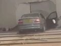 Τροχαίο στην Αγγλία: BMW μπήκε μέσα σε αίθουσα μπόουλινγκ και διέλυσε 16 διαδρόμους