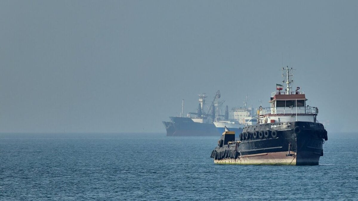 Στενά του Ορμούζ: Αυξήθηκε η κυκλοφορία των πλοίων λίγες ώρες μετά την υπογραφή της συμφωνίας ΗΠΑ-Ιράν 1 Στενά του Ορμούζ: Αυξήθηκε η κυκλοφορία των πλοίων λίγες ώρες μετά την υπογραφή της συμφωνίας ΗΠΑ-Ιράν