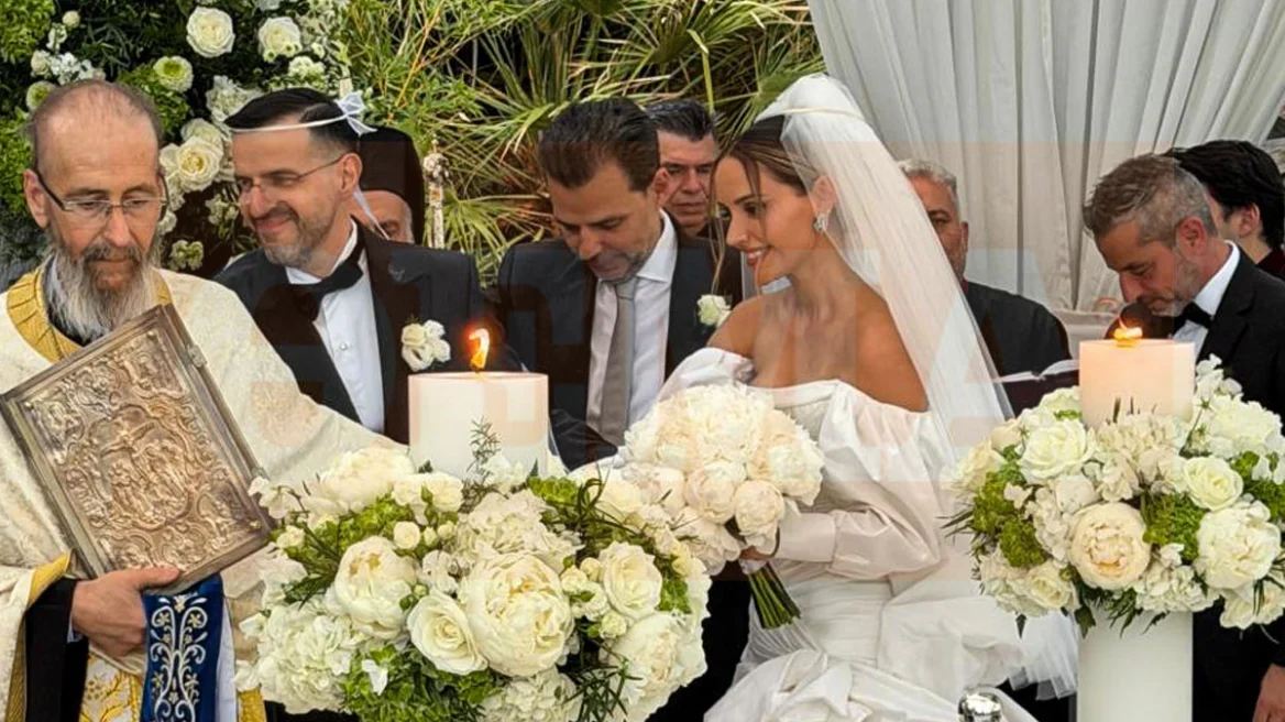 Ο Χρήστος Αποστολόπουλος παντρεύτηκε τη δικηγόρο της καρδιάς του – Ποιοι επώνυμοι έδωσαν το «παρών» (φωτογραφίες) 12 γάμος Χρήστος Αποστολόπουλος