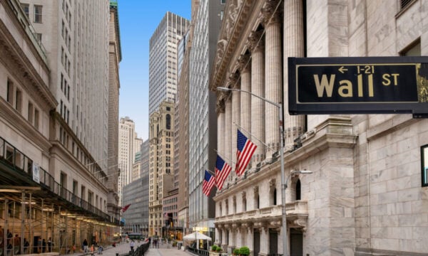 Wall Street: Οι αμερικανικές μετοχές έκλεισαν με μεικτά πρόσημα – Σε νέο ρεκόρ ο Dow Jones