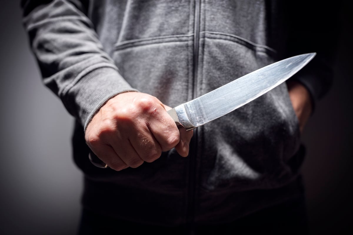 Νίκαια: 40χρονος που έπεσε θύμα ληστείας από ανήλικους λέει «Προσπάθησα να τους αποφύγω και μου έφεραν κοντά το μαχαίρι»