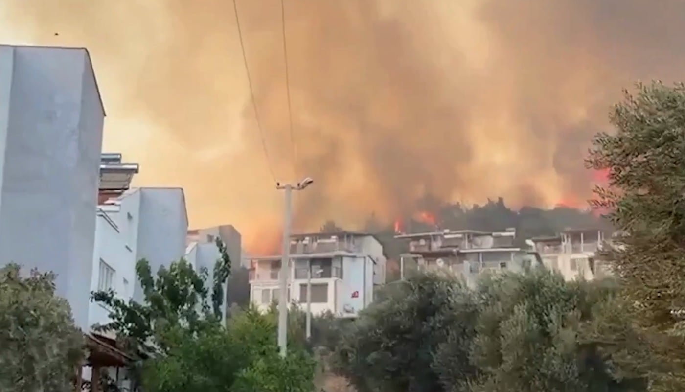 Τουρκία: Φωτιά στη Σμύρνη απειλεί κατοικημένες περιοχές – ΒΙΝΤΕΟ