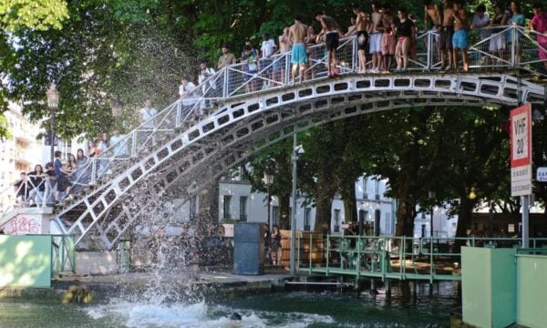 Καύσωνας: Μεγάλη διακοπή ρεύματος στη Γαλλία καθώς η Ευρώπη πλήττεται από ρεκόρ ζέστης