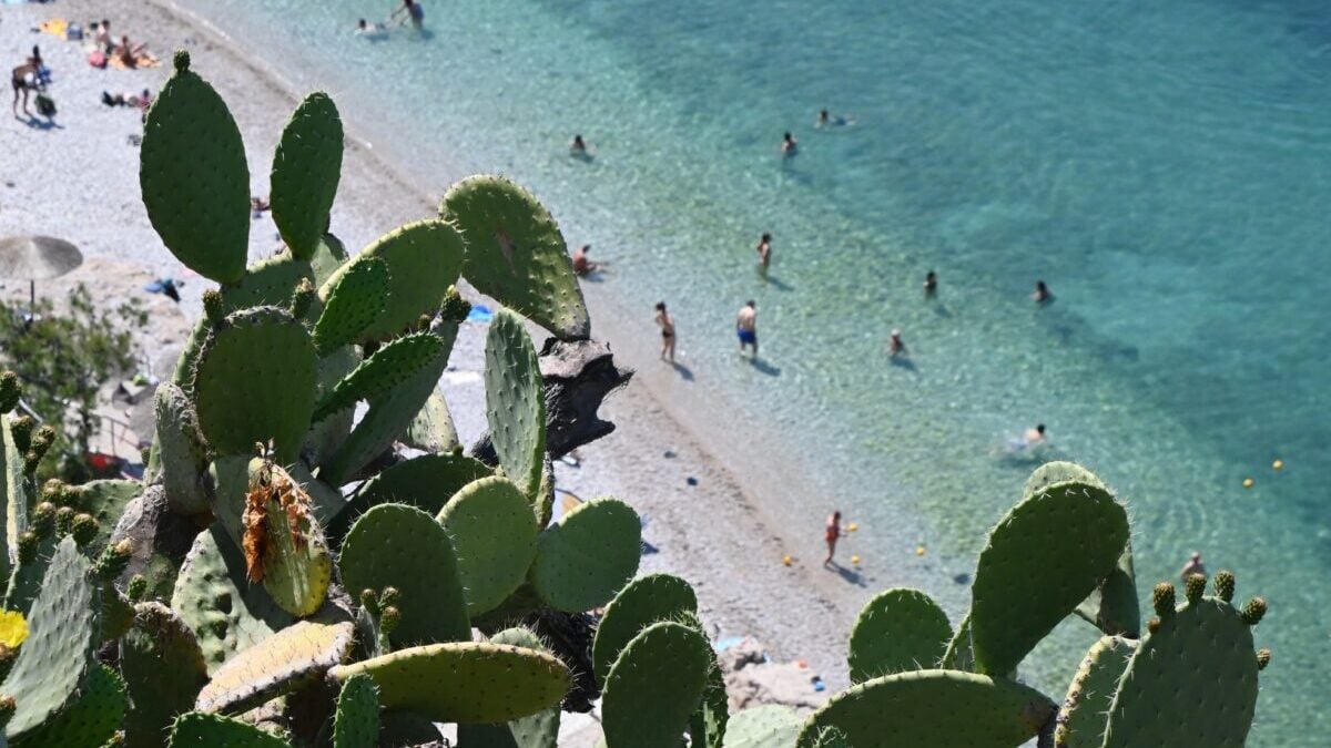 Καιρός αύριο: Ηλιοφάνεια και θερμοκρασία έως 35 βαθμούς – Πρόσκαιρες βροχές στα βόρεια ηπειρωτικά και τα Δωδεκάνησα