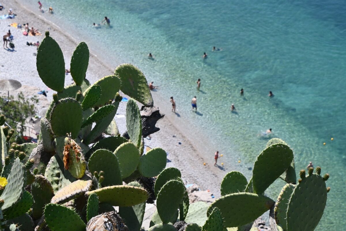 Καιρός αύριο: Ηλιοφάνεια και θερμοκρασία έως 35 βαθμούς – Πρόσκαιρες βροχές στα βόρεια ηπειρωτικά και τα Δωδεκάνησα