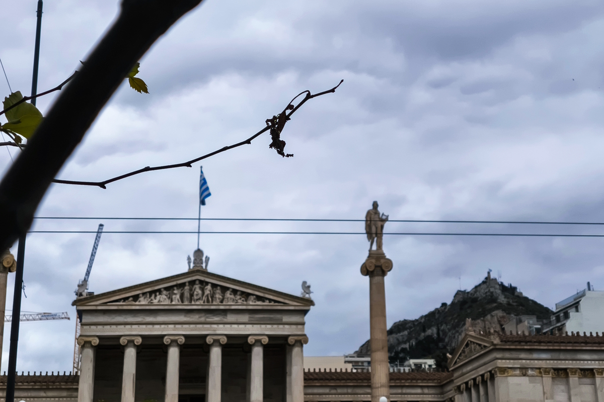 Καιρός αύριο: Καταιγίδες σε Ιόνιο, Ήπειρο και Δυτική Στερεά – Ελαφρά πτώση θερμοκρασίας