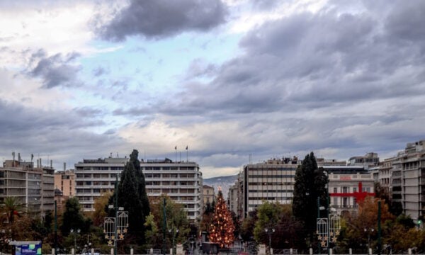 Καιρός αύριο: Βροχές σε Αττική και Θεσσαλονίκη – Μικρή πτώση της θερμοκρασίας