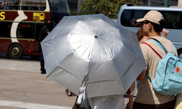 Καιρός αύριο: Μικρή άνοδος της θερμοκρασίας, βροχές και καταιγίδες σε διάφορες περιοχές