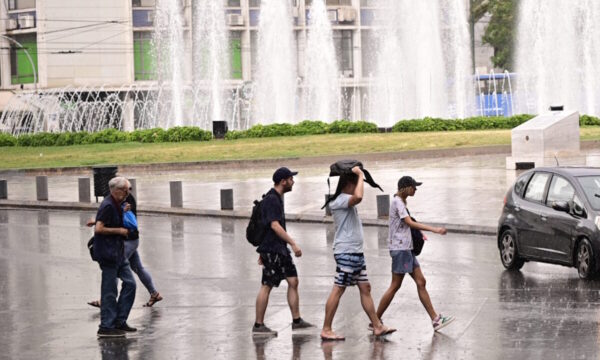 Χαλάζι και μπουρίνια σε όλη τη χώρα, 30 βαθμούς στην Αττική