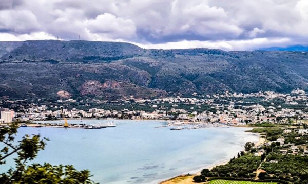 Καιρός αύριο: Τοπικές βροχές στα ηπειρωτικά και ισχυροί άνεμοι έως 8 μποφόρ