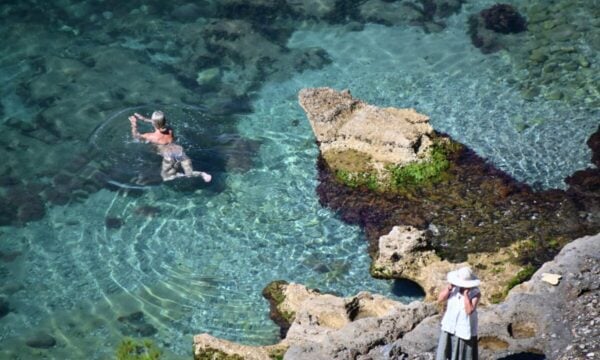 Καιρός σήμερα: Λιακάδα, ζέστη και ισχυροί βόρειοι άνεμοι στο Αιγαίο, βροχές σε βόρεια ηπειρωτικά και τα Δωδεκάνησα