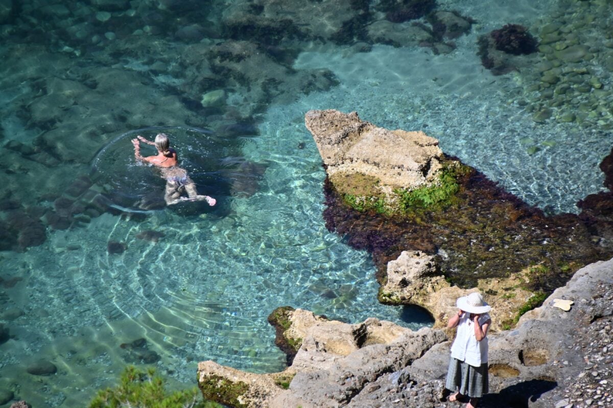 Καιρός σήμερα: Λιακάδα, ζέστη και ισχυροί βόρειοι άνεμοι στο Αιγαίο, βροχές σε βόρεια ηπειρωτικά και τα Δωδεκάνησα