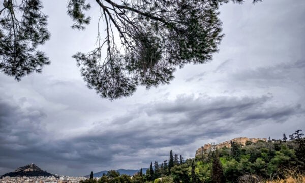 Καιρός σήμερα: Βοριάδες έως 7 μποφόρ στο Αιγαίο, βροχές και θερμοκρασία έως 34 βαθμούς