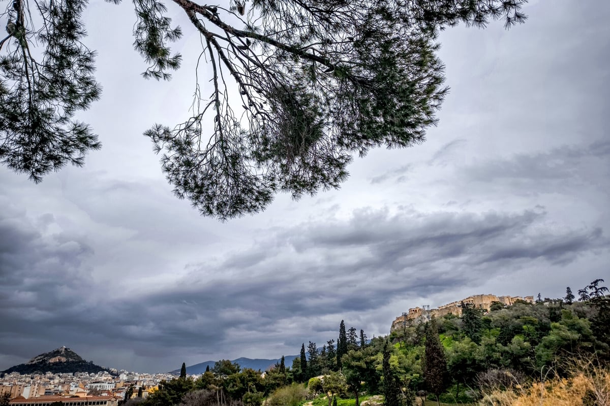 Καιρός σήμερα: Βοριάδες έως 7 μποφόρ στο Αιγαίο, βροχές και θερμοκρασία έως 34 βαθμούς