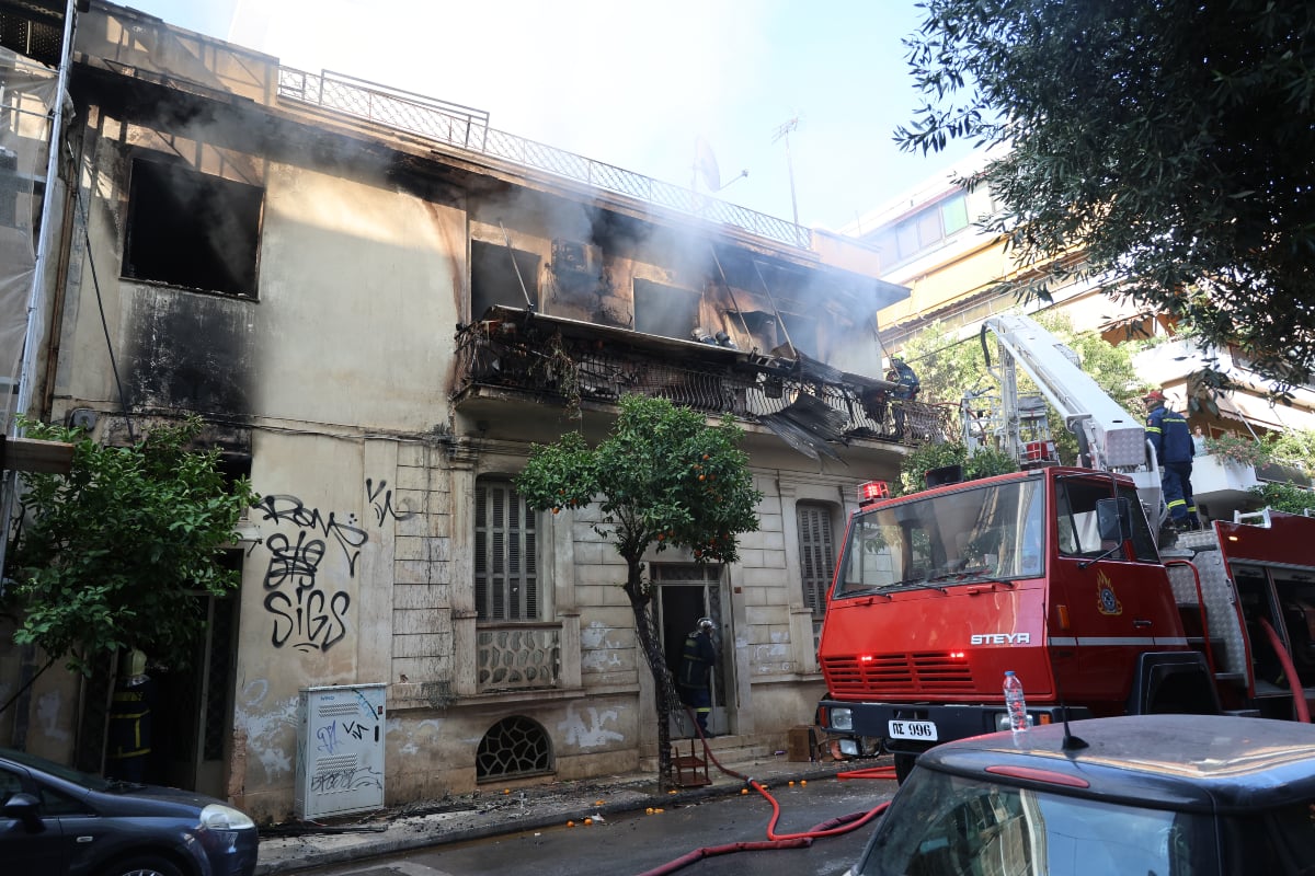 Φωτιά στην Καλλιθέα: «Ευχαριστώ όλους τους γείτονες – Υπάρχει ακόμα ανθρωπιά», λέει η κόρη της 73χρονης που πήδηξε από το μπαλκόνι