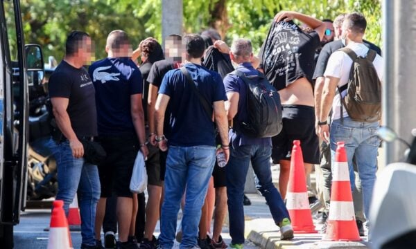Καλλιθέα: Ο 17χρονος που μαχαίρωσε τον 15χρονο είπε «Είδα στο TikTok ότι υπάρχει βαριά τραυματίας και κατάλαβα ότι το έκανα εγώ»