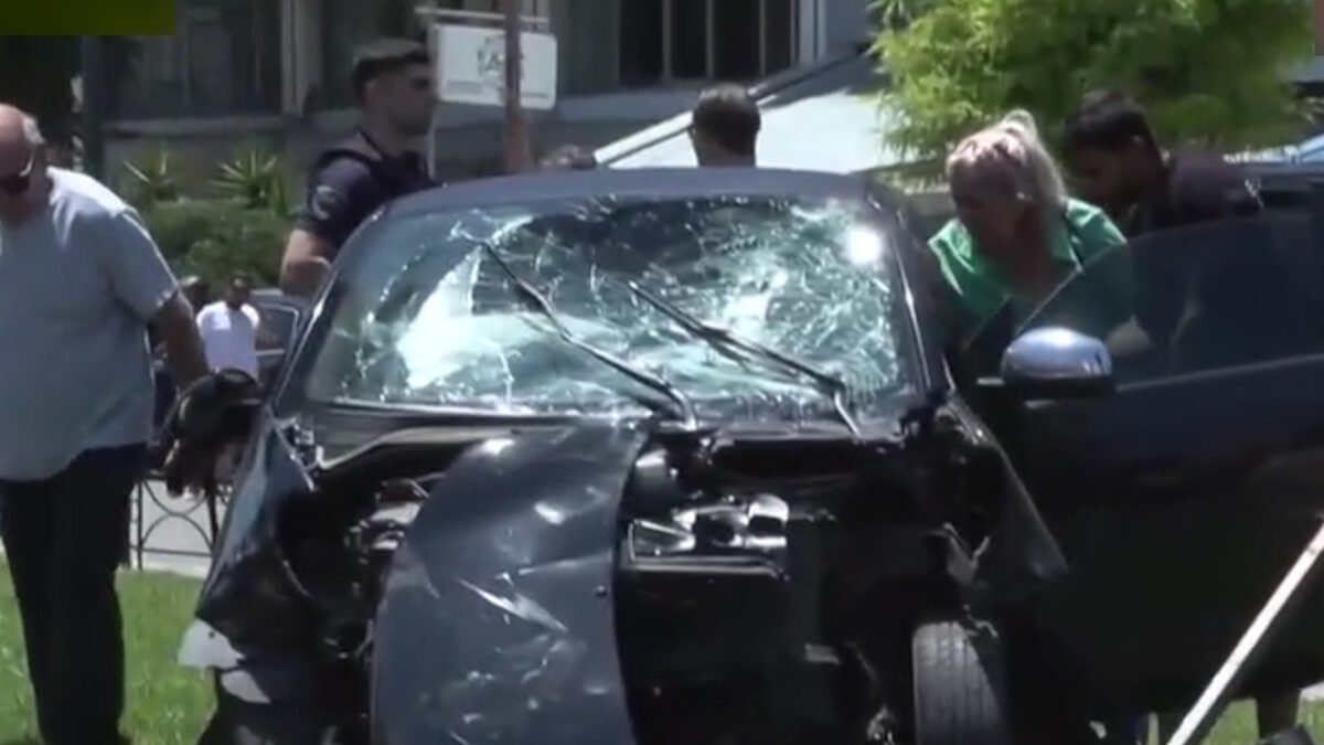 Τροχαίο ατύχημα στην Καλλιθέα: Στο νοσοκομείο σε κρίσιμη κατάσταση 60χρονος διανομέας 1 Τροχαίο ατύχημα στην Καλλιθέα: Στο νοσοκομείο σε κρίσιμη κατάσταση 60χρονος διανομέας