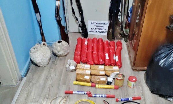 Κάλυμνος: Εντοπίστηκε αποθήκη εκρηκτικών, όπλων και αρχαίων αντικειμένων – Συνελήφθη 41χρονος