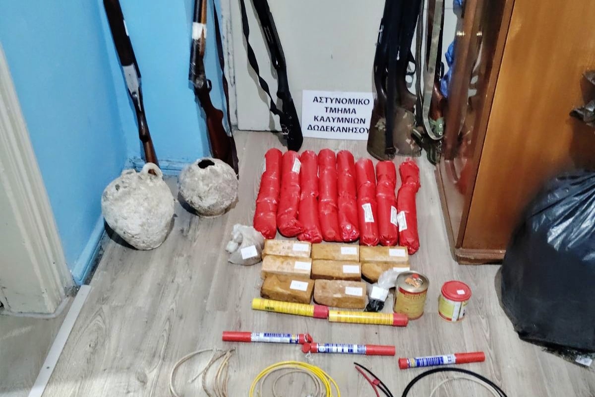 Κάλυμνος: Εντοπίστηκε αποθήκη εκρηκτικών, όπλων και αρχαίων αντικειμένων – Συνελήφθη 41χρονος