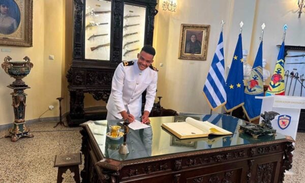 Εμμανουήλ Καραλής: Ορκίστηκε αξιωματικός του Πολεμικού Ναυτικού μαζί με Ολυμπιονίκες του Παρισιού