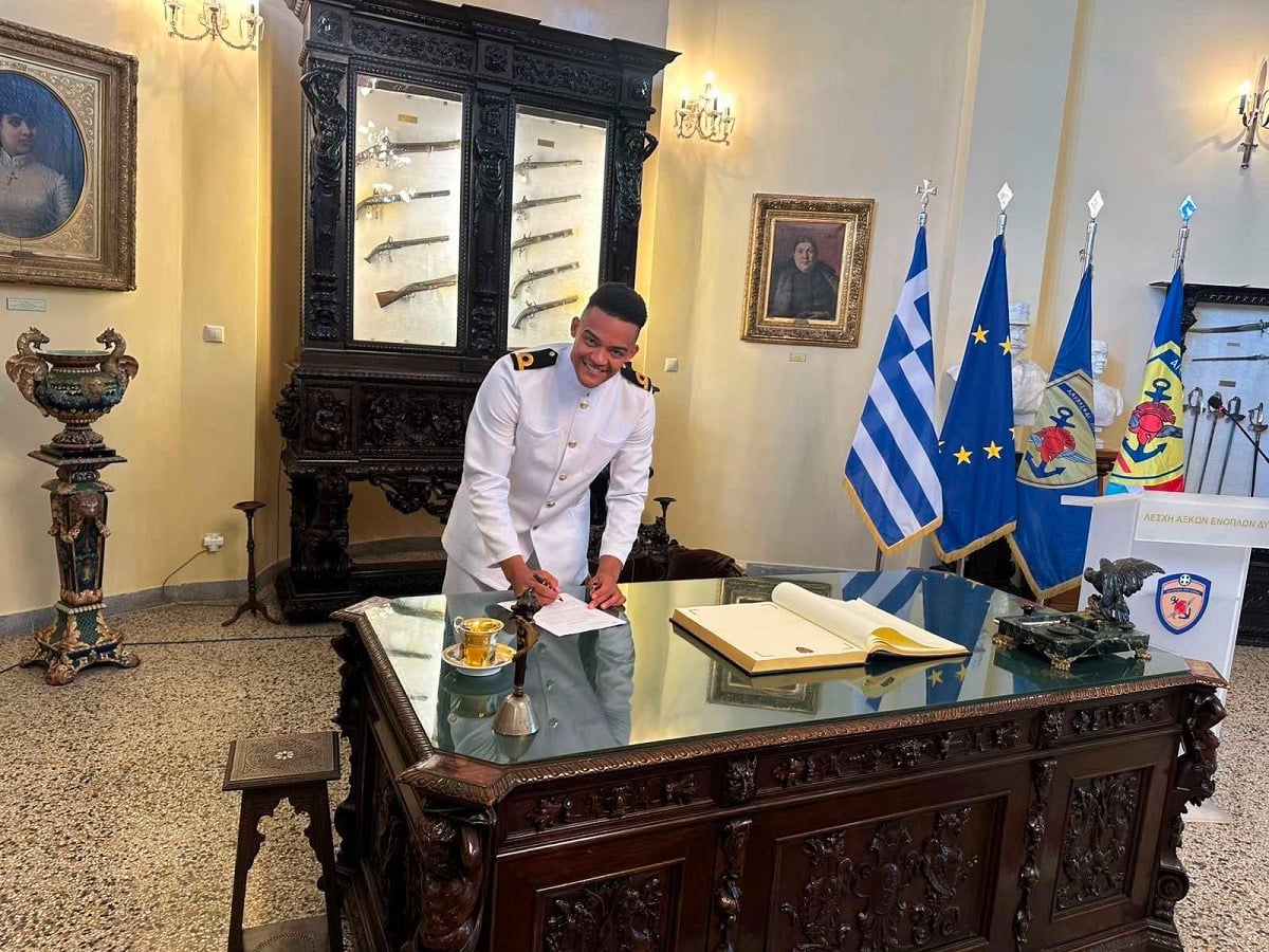 Εμμανουήλ Καραλής: Ορκίστηκε αξιωματικός του Πολεμικού Ναυτικού μαζί με Ολυμπιονίκες του Παρισιού