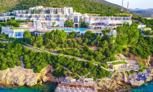Η Τουρκία έχασε πάνω από 400.000 ξένους επισκέπτες σε πέντε μήνες