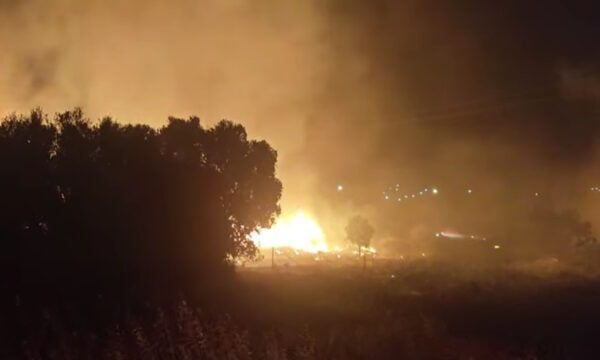 Φωτιά στην Κερατέα: Μεγάλη κινητοποίηση της Πυροσβεστικής