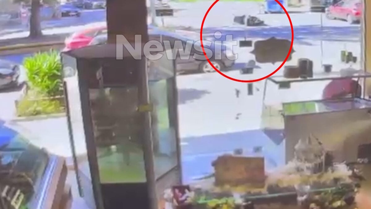 Κερατσίνι: Βίντεο από το τροχαίο με μηχανή και σχολικό μετά από καταδίωξη 1 Κερατσίνι: Βίντεο από το τροχαίο με μηχανή και σχολικό μετά από καταδίωξη