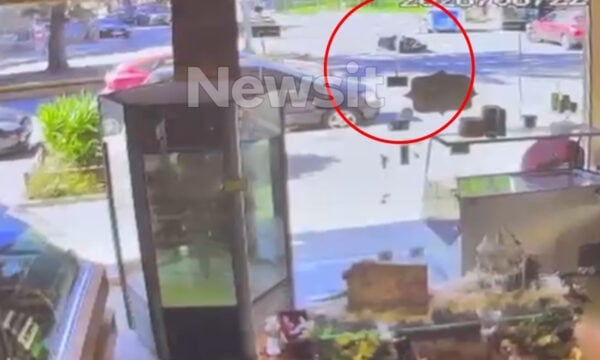 Κερατσίνι: Βίντεο από το τροχαίο με μηχανή και σχολικό μετά από καταδίωξη