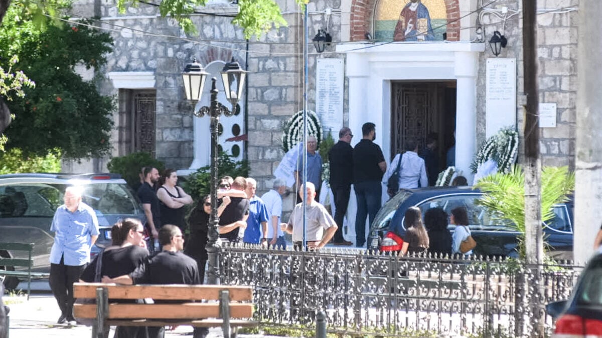 Αίγιο: Θρήνος στον Λόγγο Αιγιάλειας για τη μητέρα και τον γιο που βρέθηκαν δολοφονημένοι στο σπίτι τους 1 Αίγιο: Θρήνος στον Λόγγο Αιγιάλειας για τη μητέρα και τον γιο που βρέθηκαν δολοφονημένοι στο σπίτι τους