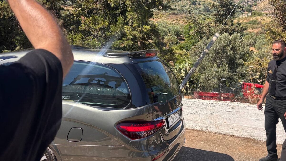 Σταυρούλα Λεβεντάκη: Κηδεία στο Βαρύπετρο Χανίων – Δικαιοσύνη ζητούν οι συγγενείς 14 Σταυρούλα Λεβεντάκη: Κηδεία στο Βαρύπετρο Χανίων – Δικαιοσύνη ζητούν οι συγγενείς