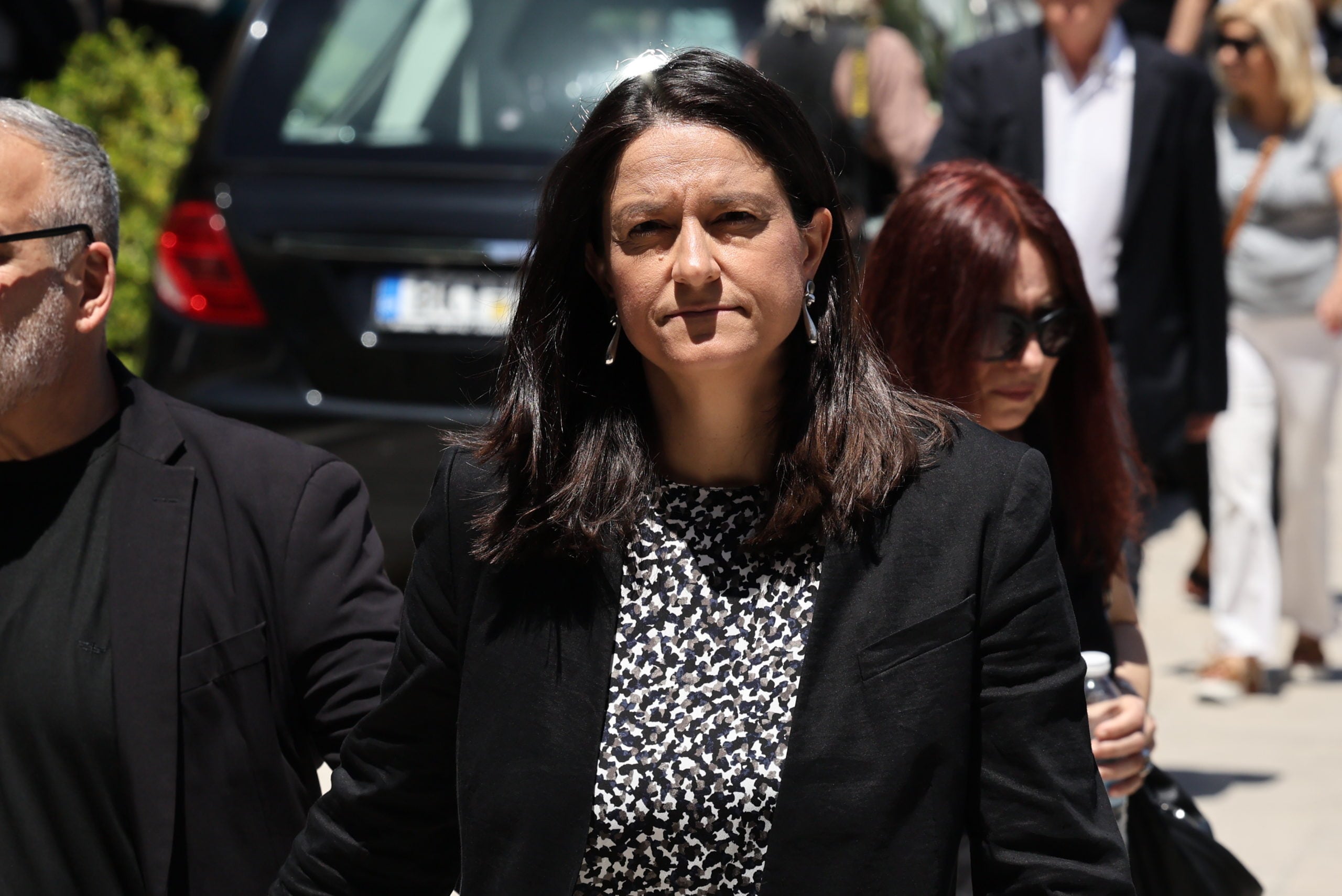 Νίκος Ταγαράς: Με συγκίνηση το ύστατο «αντίο» – Ο Μητσοτάκης στην κηδεία στην Κόρινθο – ΦΩΤΟ