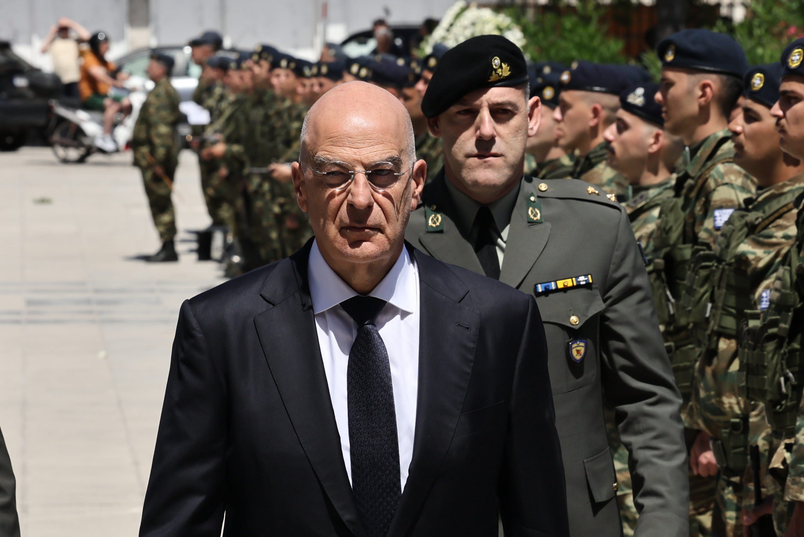 Νίκος Ταγαράς: Με συγκίνηση το ύστατο «αντίο» – Ο Μητσοτάκης στην κηδεία στην Κόρινθο – ΦΩΤΟ