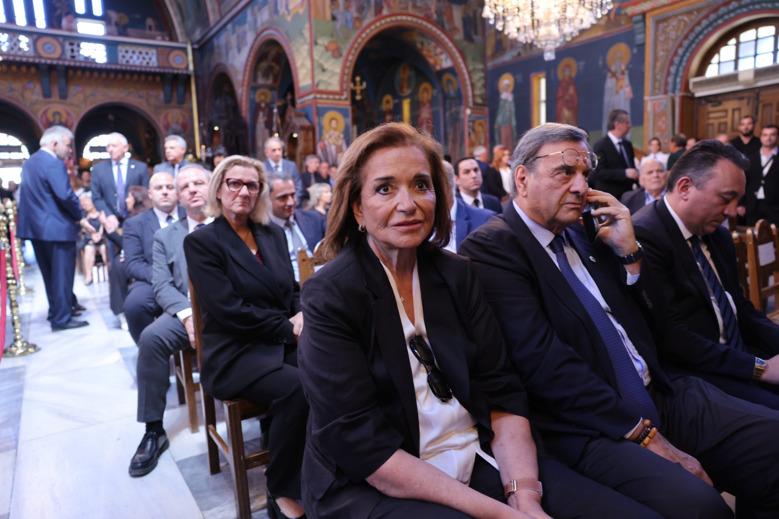 Νίκος Ταγαράς: Με συγκίνηση το ύστατο «αντίο» – Ο Μητσοτάκης στην κηδεία στην Κόρινθο – ΦΩΤΟ