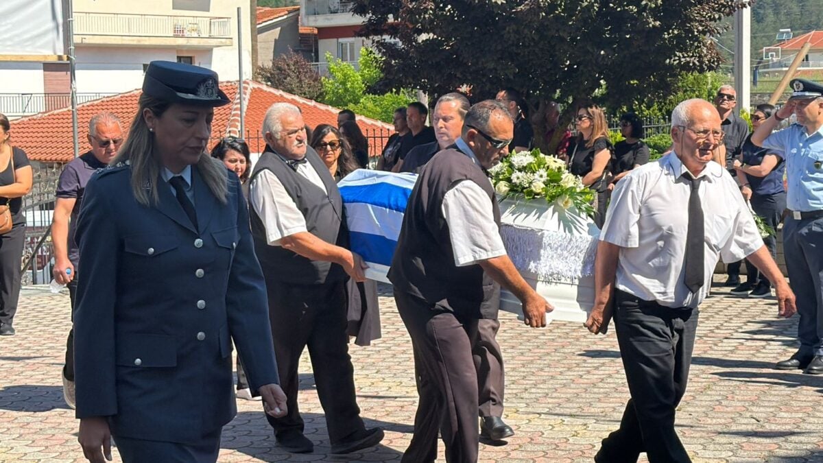 Κηδεία της 45χρονης στο Δράμα που σκότωσε με 7 μαχαιριές ο 50χρονος σύζυγός της