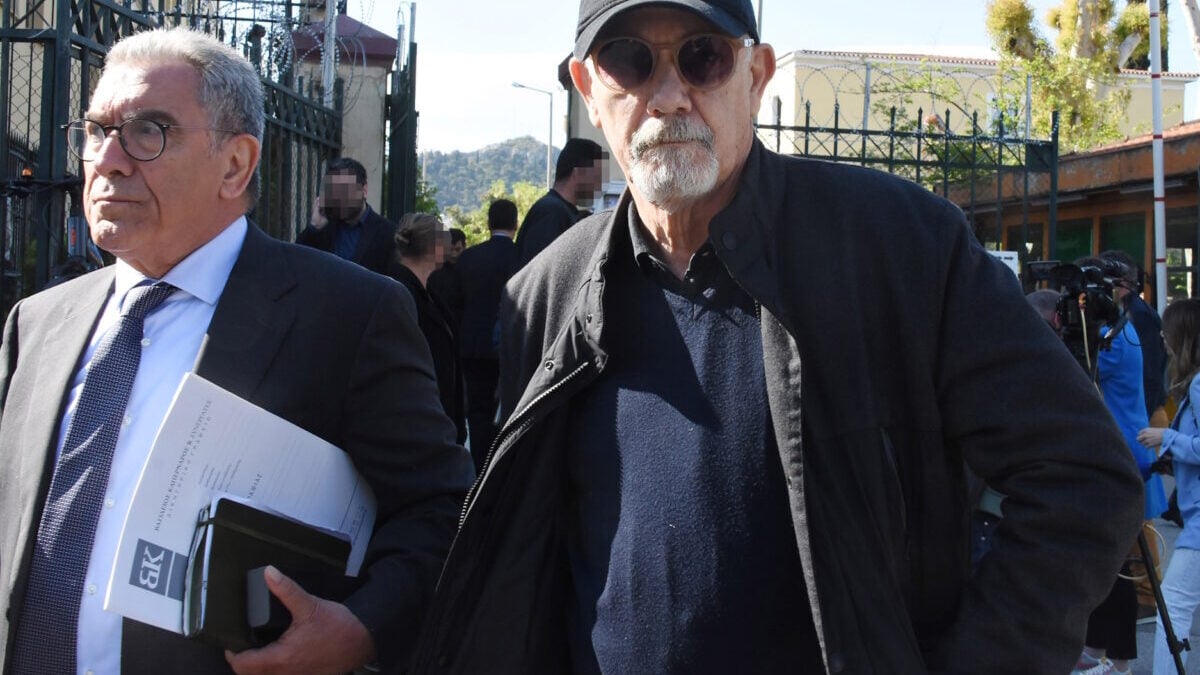 Παναγιώτα Βλαντή – Γιώργος Κιμούλης: Ένταση στη δίκη ανάμεσα στον Βασίλη Καπερνάρο και την Ζέτα Δούκα 1 Παναγιώτα Βλαντή – Γιώργος Κιμούλης: Ένταση στη δίκη ανάμεσα στον Βασίλη Καπερνάρο και την Ζέτα Δούκα