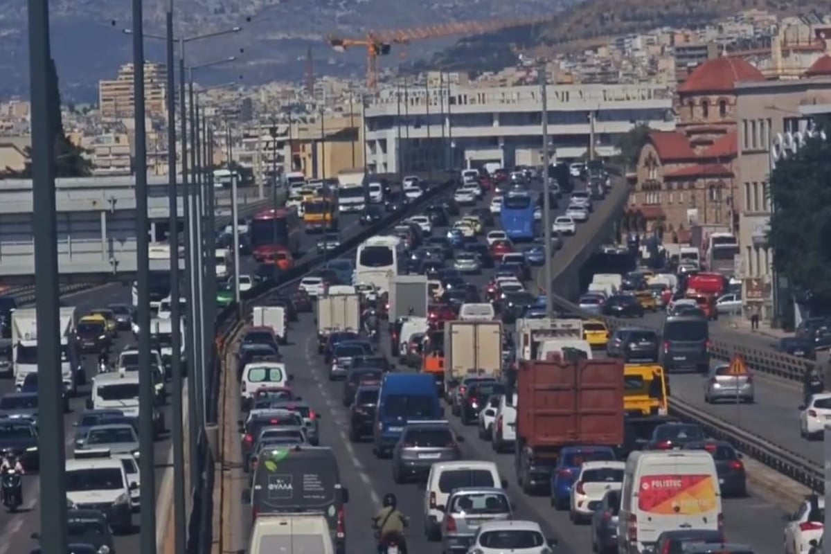 Κίνηση στους δρόμους: Πάνω από 45 λεπτά καθυστερήσεις στην Αττική Οδό, «έμφραγμα» στον Κηφισό