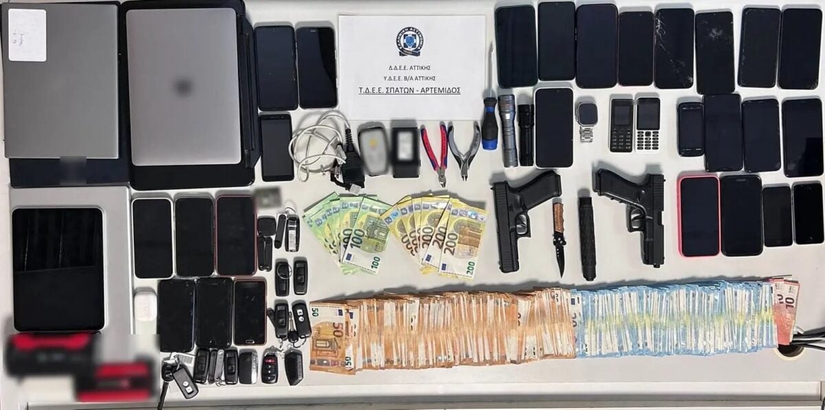 Εξαρθρώθηκε κύκλωμα στην Αττική που έκλεβε αυτοκίνητα, τα παραποιούσε και τα μεταπωλούσε με λεία άνω του 1.000.000 ευρώ 9 κλοπιμαία