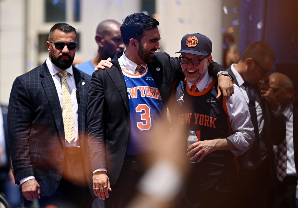 Νικς στη Νέα Υόρκη για το πρωτάθλημα του NBA με δήμαρχο Μαμντάνι, Μπεν Στίλερ και Αλίσια Κιζ