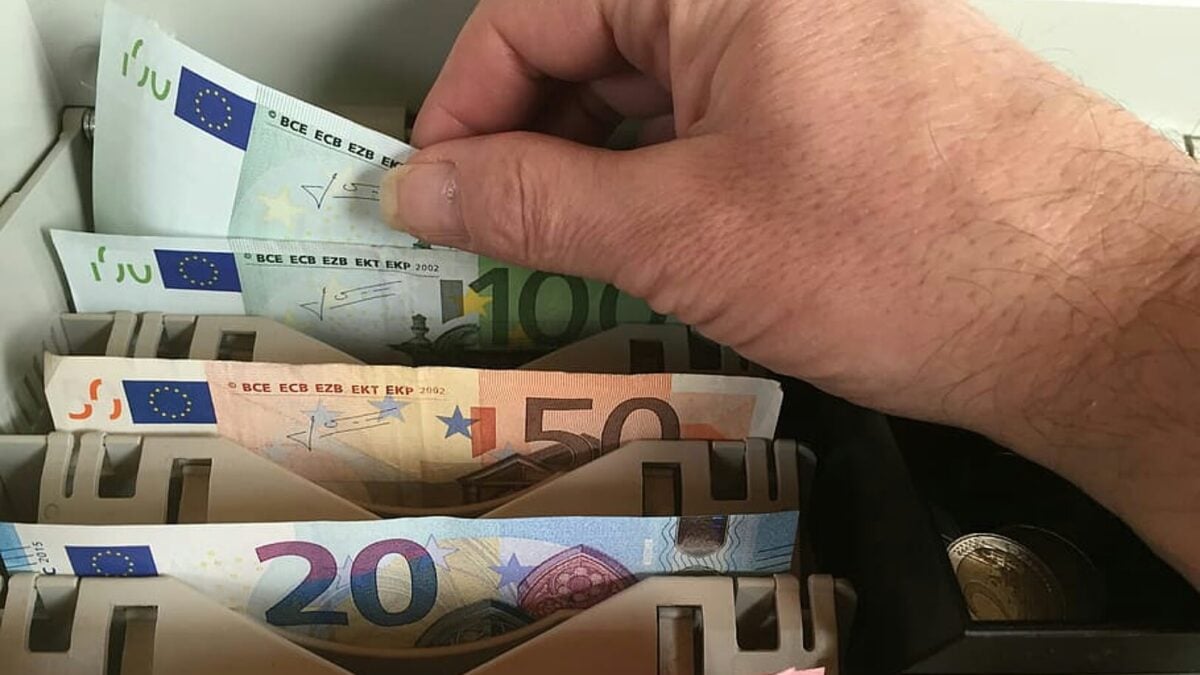 Κατασχέσεις: Τι αλλάζει στους λογαριασμούς, ποιοι κερδίζουν έως 4.200 ευρώ τον χρόνο – Αύξηση του ακατάσχετου 1 Κατασχέσεις: Τι αλλάζει στους λογαριασμούς, ποιοι κερδίζουν έως 4.200 ευρώ τον χρόνο – Αύξηση του ακατάσχετου