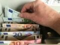 Κατασχέσεις: Τι αλλάζει στους λογαριασμούς, ποιοι κερδίζουν έως 4.200 ευρώ τον χρόνο – Αύξηση του ακατάσχετου
