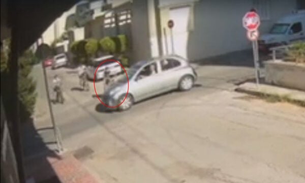 Κορωπί: Αυτοκίνητο χτύπησε παιδί με ποδήλατο που κινούταν ανάποδα στον δρόμο – Με μικροτραυματισμούς