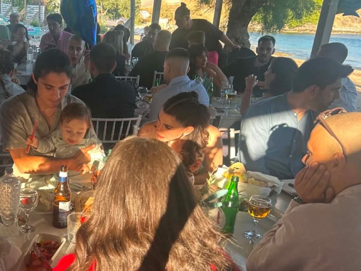 Κώστας Νικούλι – Κατερίνα Μαούτσου: Βάπτισαν τον γιο τους με φόντο τη θάλασσα, φωτογραφίες από την τελετή 32 Κώστας Νικούλι, Κατερίνα Μαούτσου