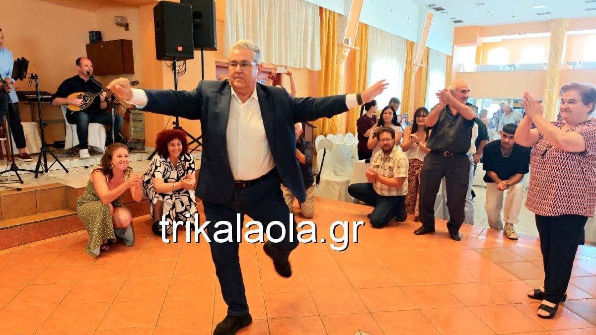 Δημήτρης Κουτσούμπας: Το βαρύ ζεϊμπέκικο που χόρεψε στα Τρίκαλα – Δείτε βίντεο 2 Δημήτρης Κουτσούμπας: Το βαρύ ζεϊμπέκικο που χόρεψε στα Τρίκαλα – Δείτε βίντεο