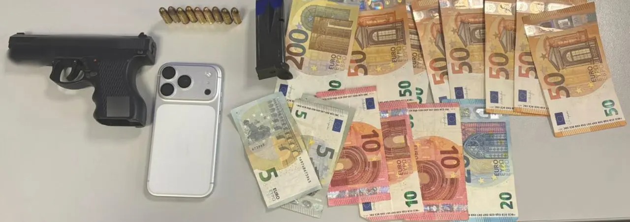 Λάρισα: Πάνω από 777.000 ευρώ η λεία της συμμορίας με τις «χρυσές λίρες» – Βίντεο και εικόνες από την επιχείρηση στον καταυλισμό
