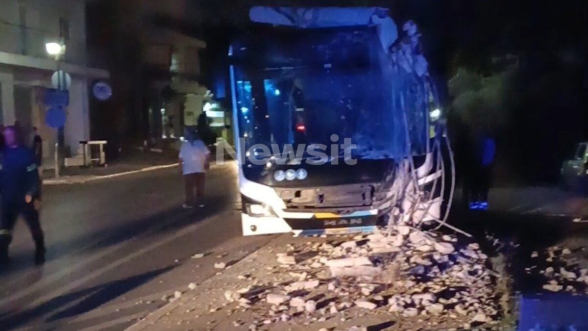 Άνω Λιόσια: Συγκλονιστικά βίντεο με το λεωφορείο που έπεσε σε κολώνα – Η στιγμή της σύγκρουσης 1 Άνω Λιόσια: Συγκλονιστικά βίντεο με το λεωφορείο που έπεσε σε κολώνα – Η στιγμή της σύγκρουσης